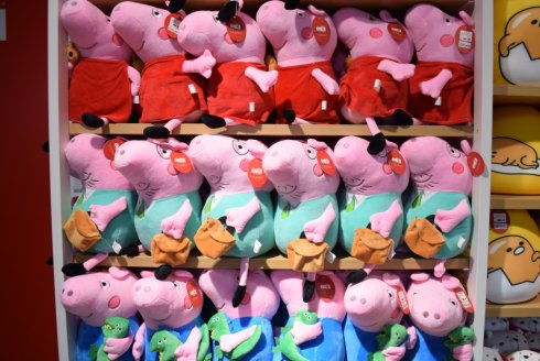 不同位置的日用百貨店進貨選擇策略